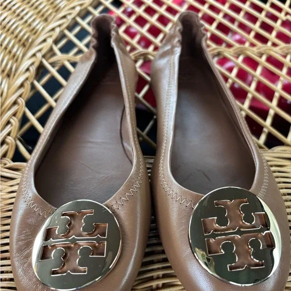 Tory Burch Tan Gold Flats New - Picture 2 of 6